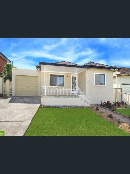 3 bedrooms House in 4 Gordon Crescent LAKE HEIGHTS NSW, 2502