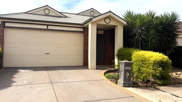 15 Wyperfeld Circuit, Caroline Springs VIC 3023