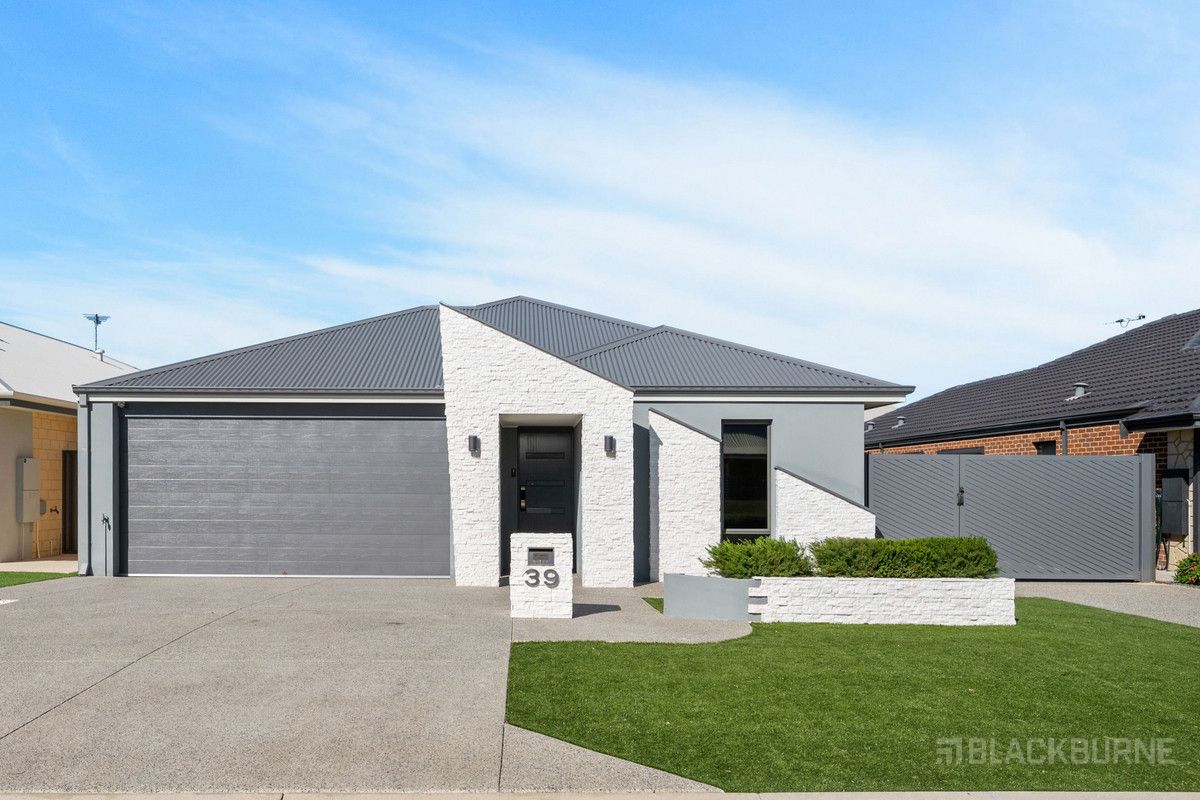 4 bedrooms House in 39 Karbuni Parade SPEARWOOD WA, 6163