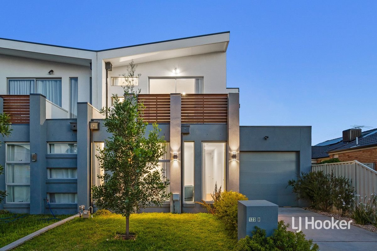 4 bedrooms House in 123B Lennon Boulevard POINT COOK VIC, 3030