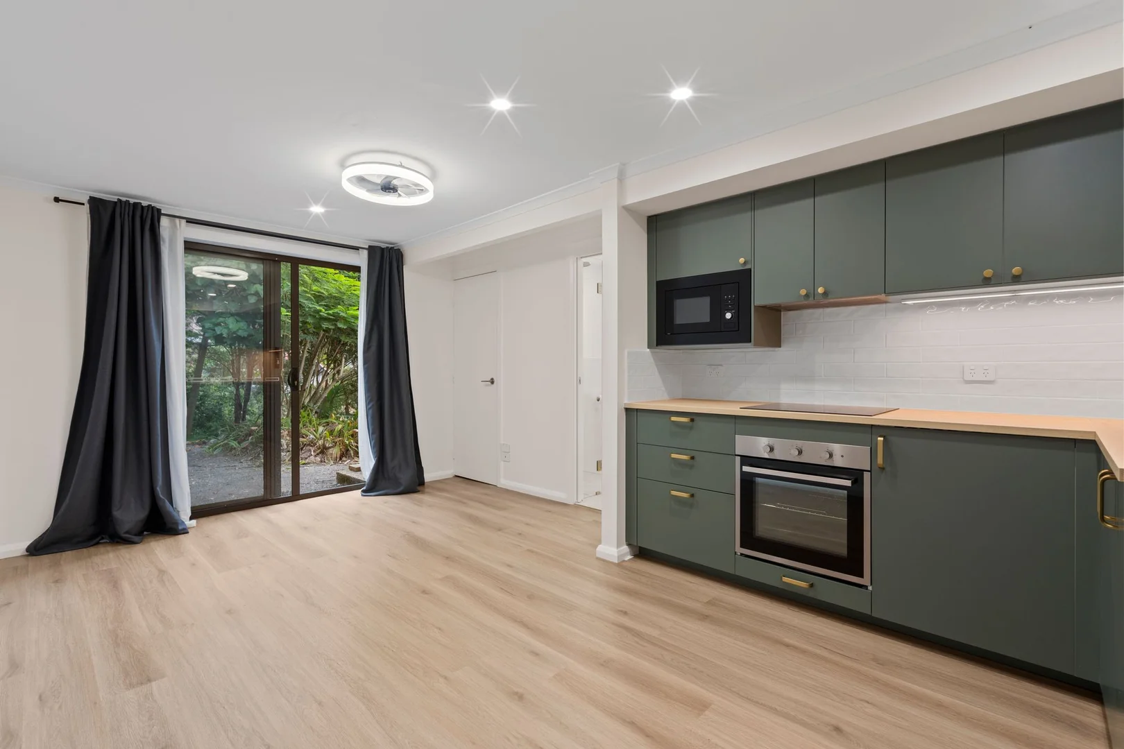 Additional image 2 of 8B Crest Dr, Elanora QLD 4221