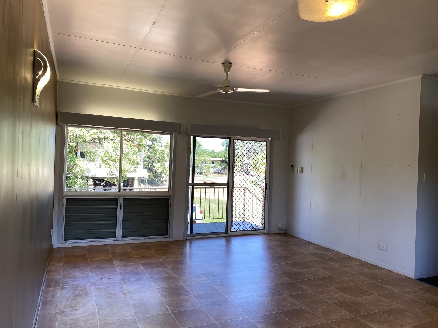 1/18 Bauhinia Ave, Trunding QLD 4874, Image 2