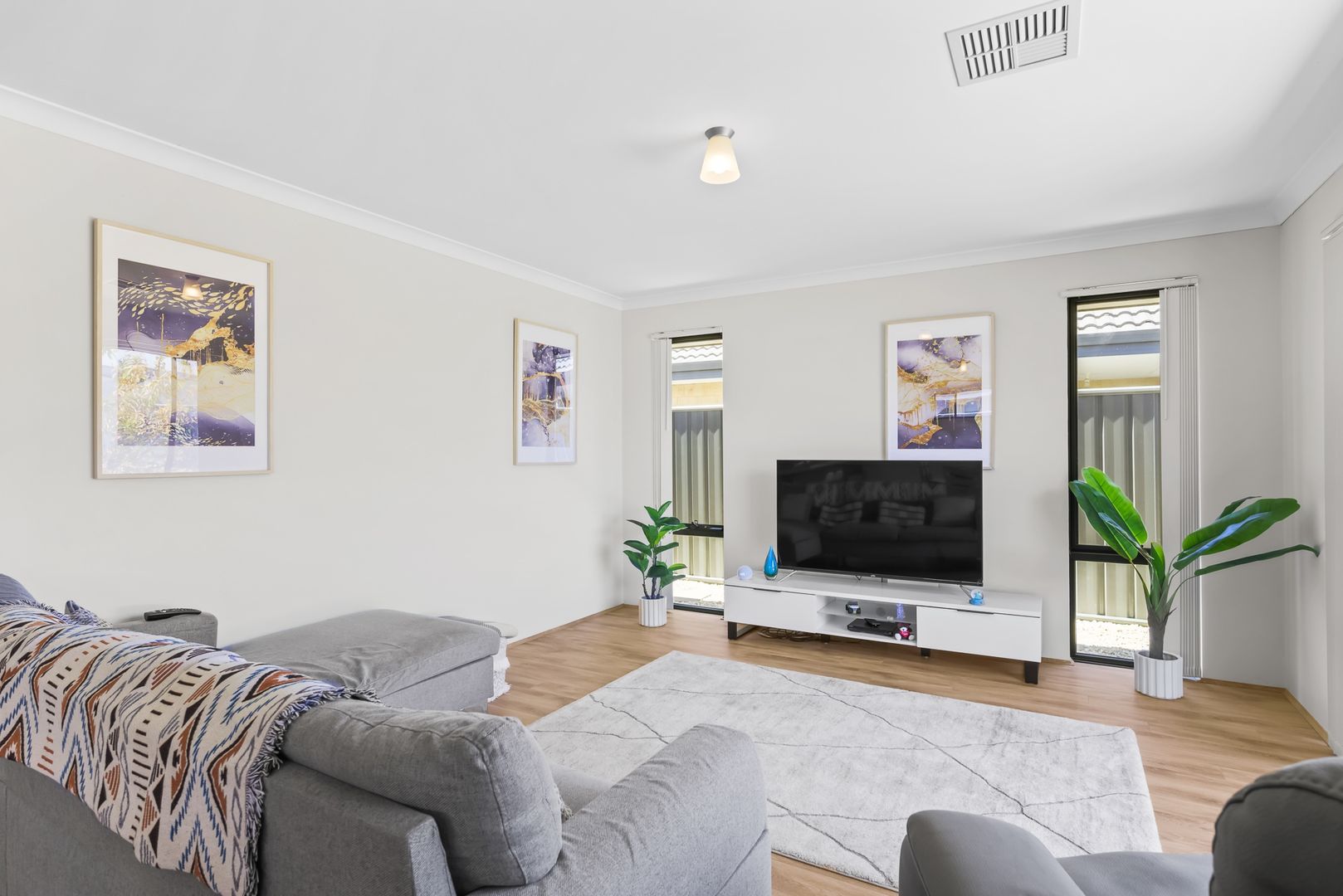 16 Parkhurst Avenue, Hilbert WA 6112, Image 2