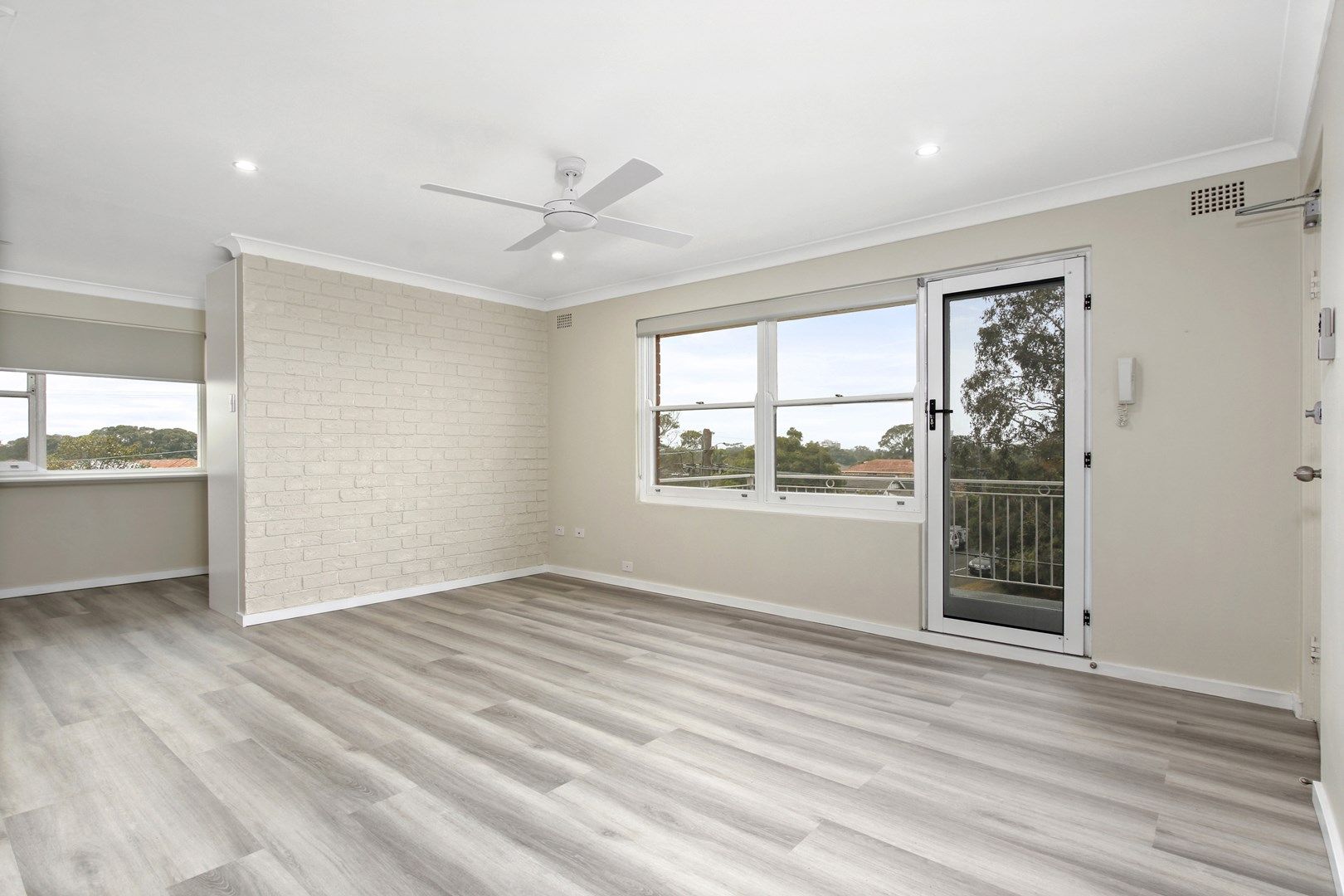 2 bedrooms Apartment / Unit / Flat in 5/106 Kingsway WOOLOOWARE NSW, 2230