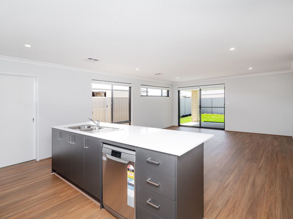 4 bedrooms House in 6 Parktree Avenue YANCHEP WA, 6035