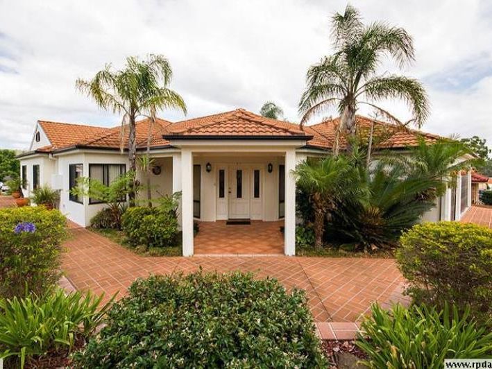 4 bedrooms House in 9 Basswood Crescent FLETCHER NSW, 2287