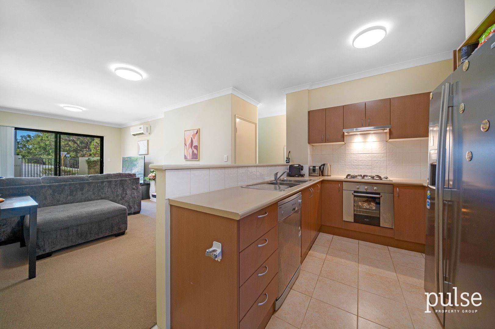 3 bedrooms Apartment / Unit / Flat in 2/17 Southdown Place THORNLIE WA, 6108