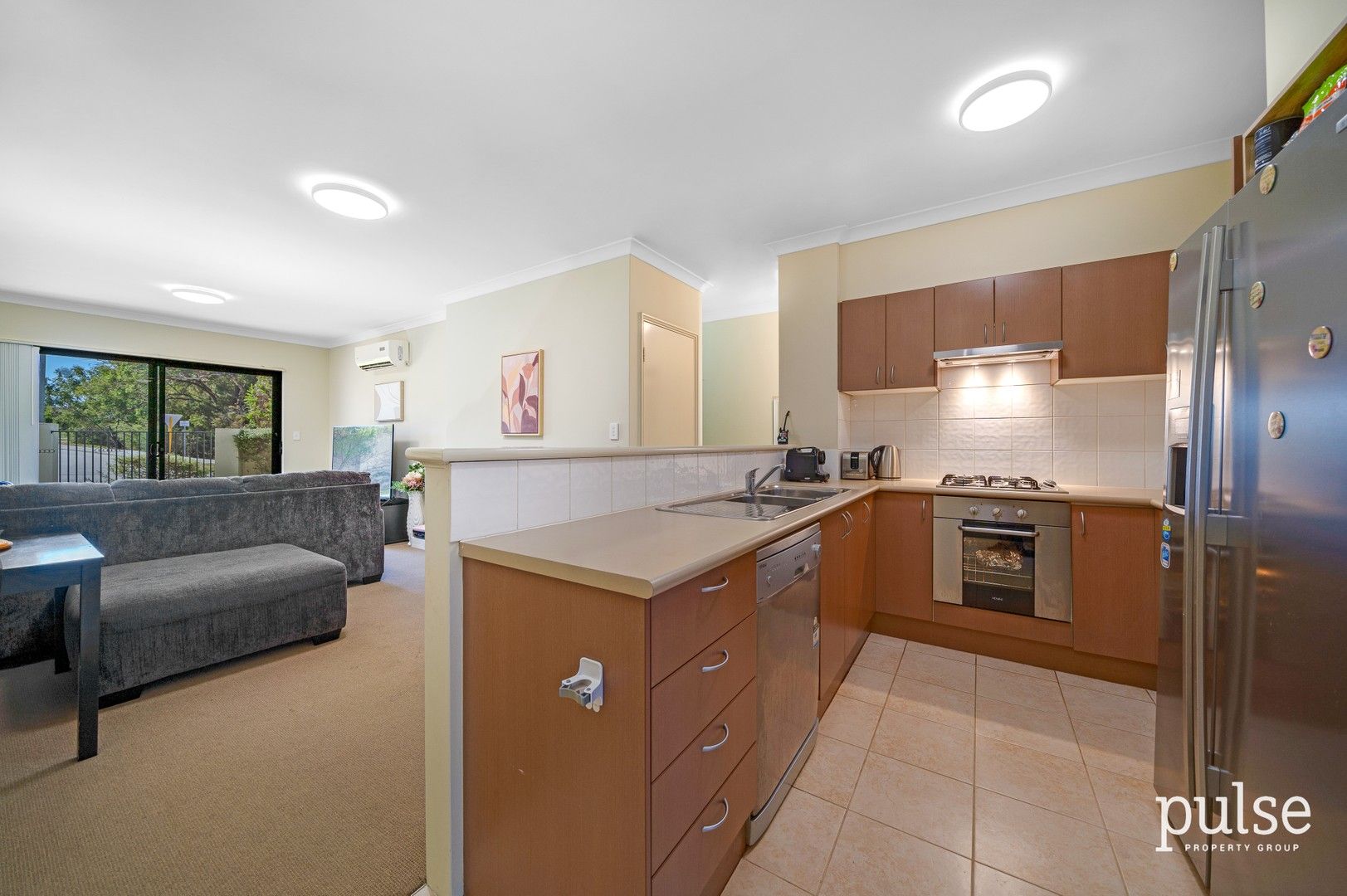 2/17 Southdown Place, Thornlie WA 6108, Image 2