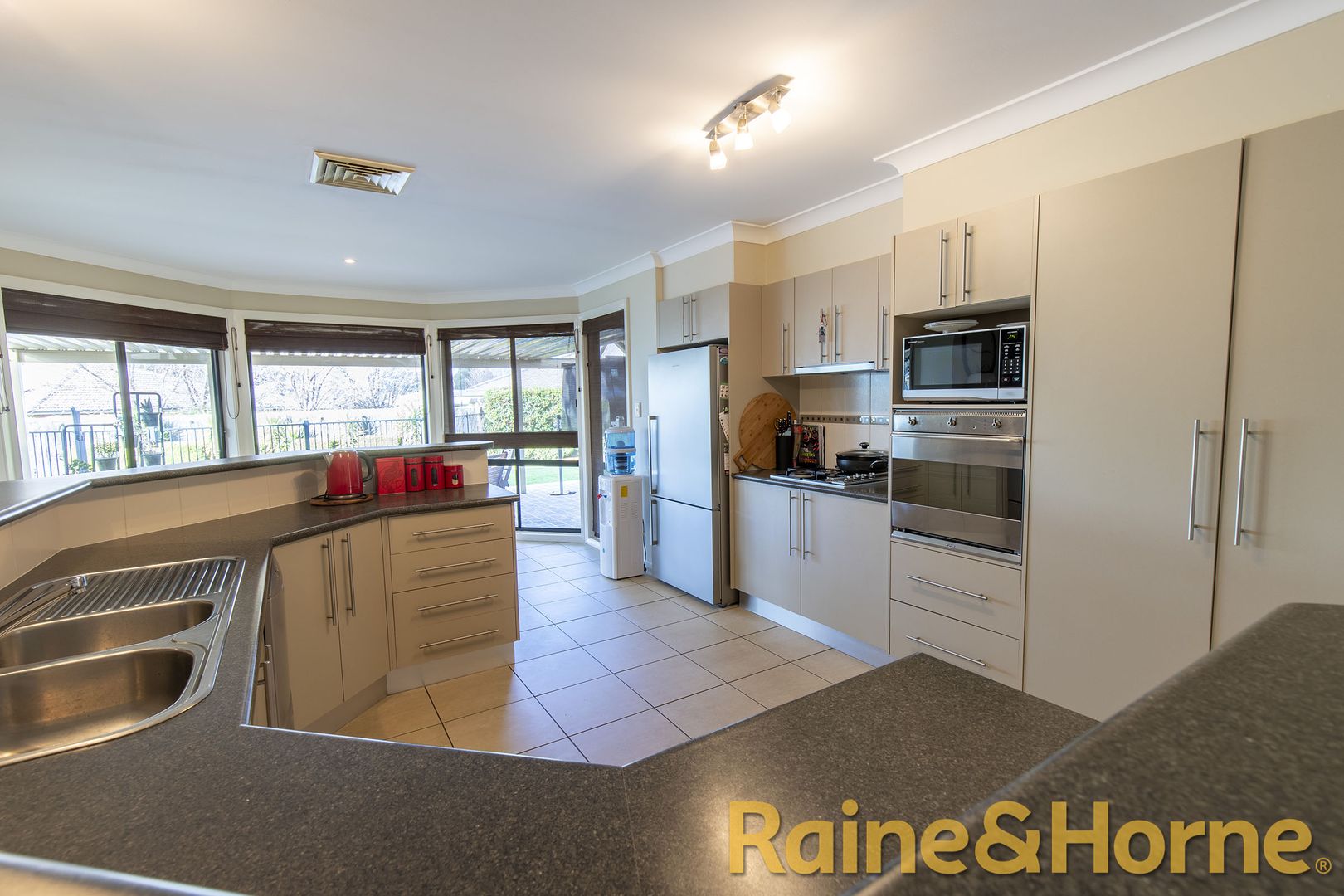 8 Hastings Court, Dubbo NSW 2830, Image 2