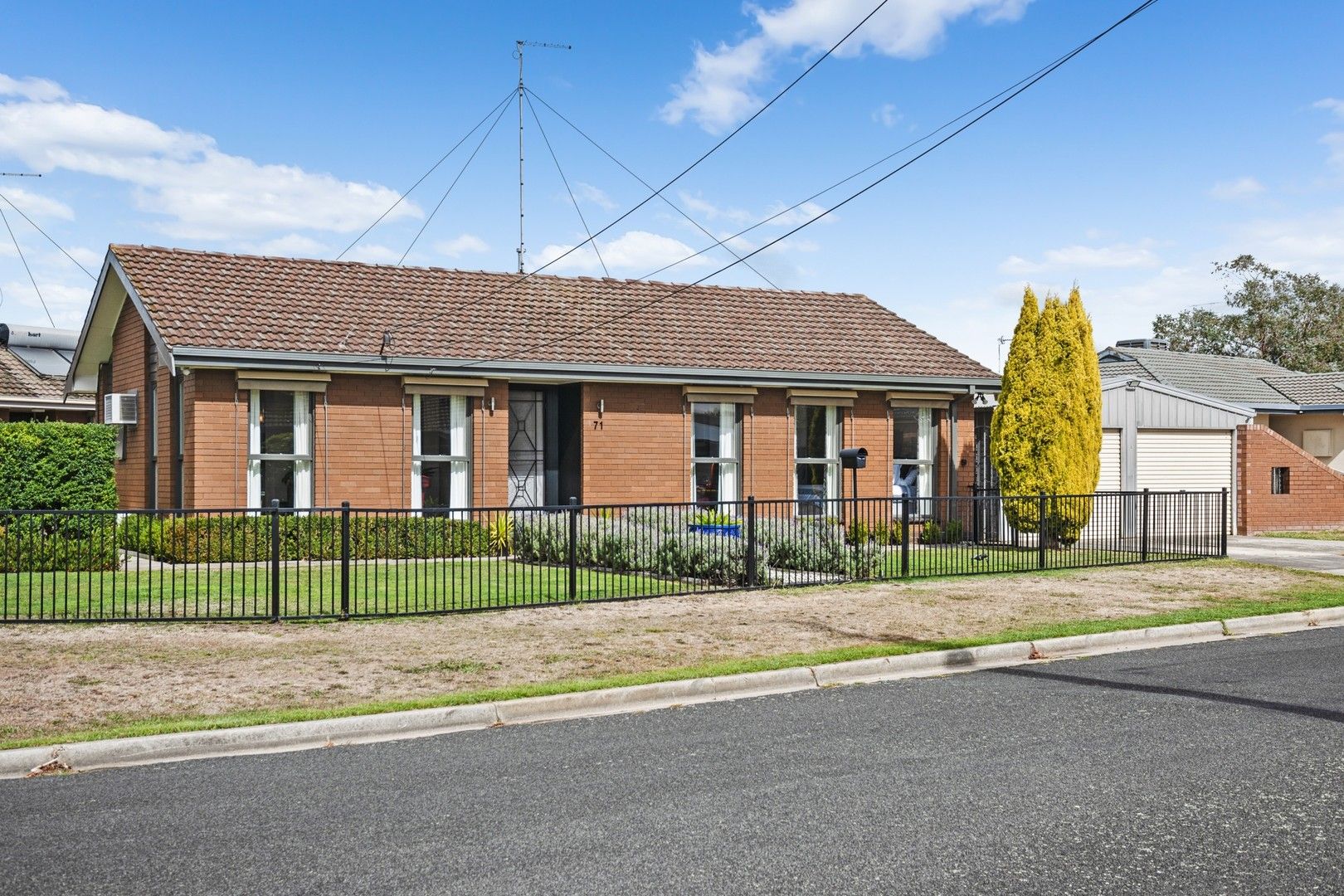 3 bedrooms House in 71 Grandview Grove WENDOUREE VIC, 3355