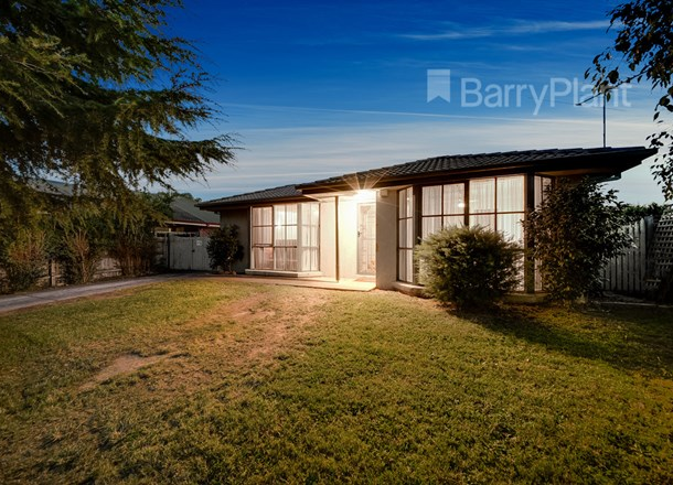 52 Smethurst Avenue, Pakenham VIC 3810