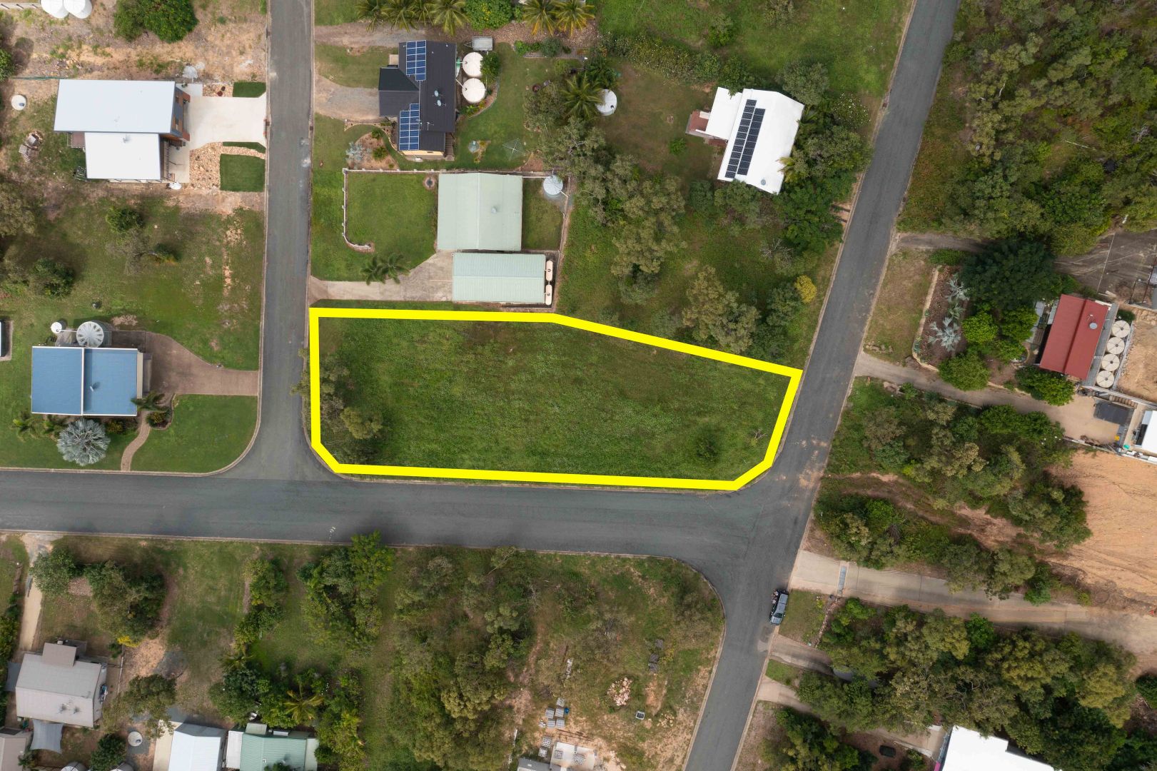 2 Roseric Crescent, Hideaway Bay QLD 4800, Image 2