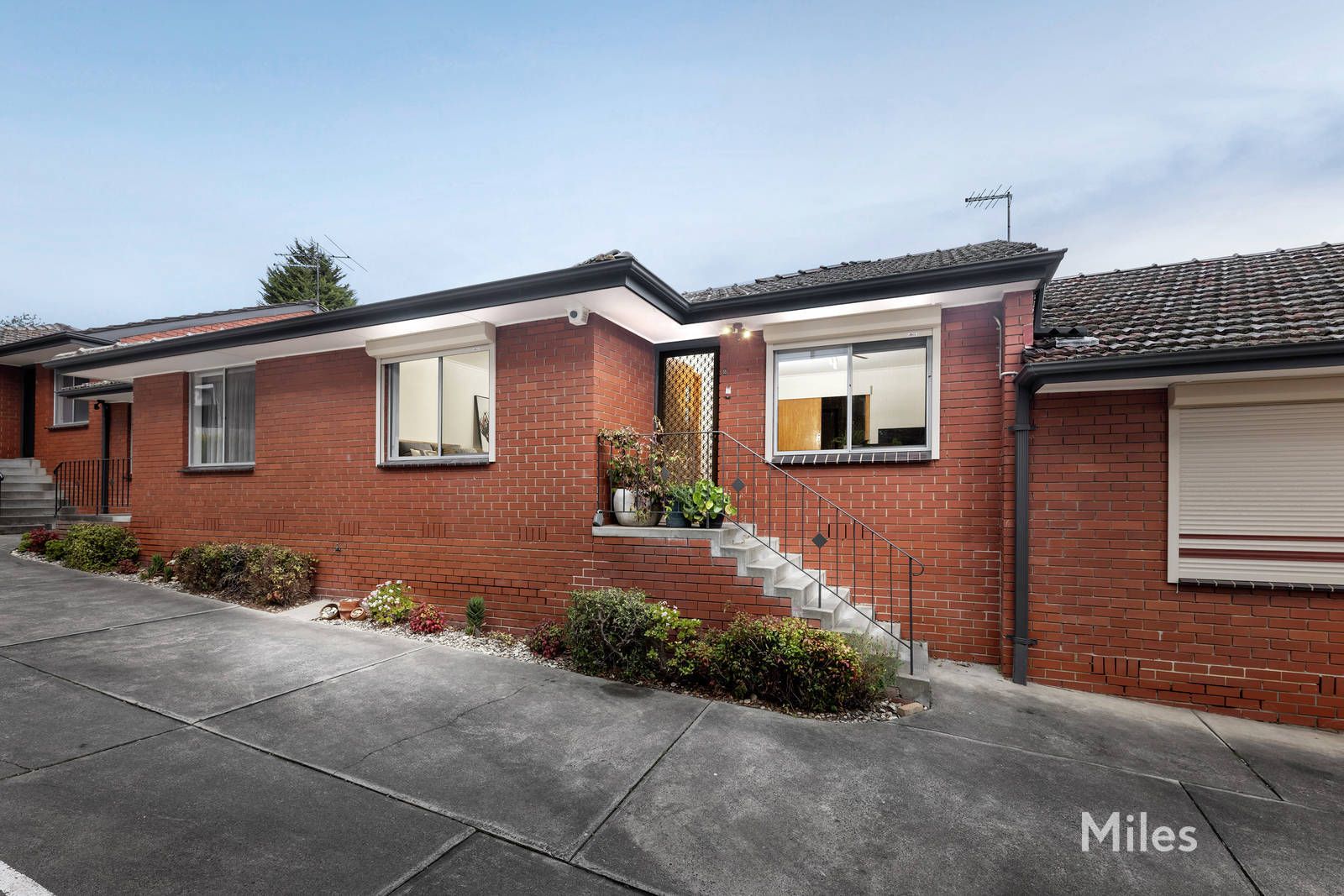 2 bedrooms Apartment / Unit / Flat in 2/54 Myrtle Street IVANHOE VIC, 3079