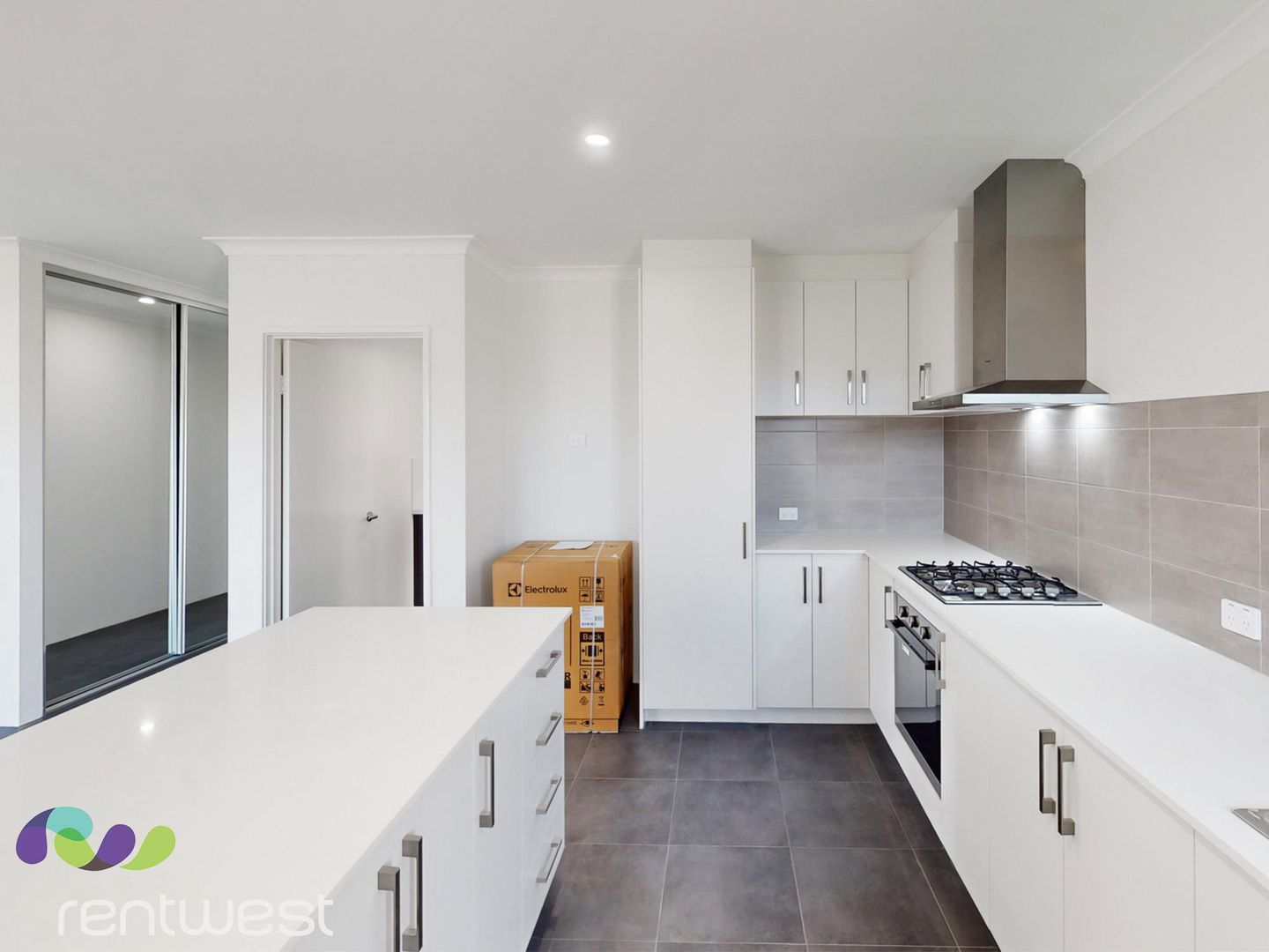 30 Breakwater Grove, Champion Lakes WA 6111 House For Rent 680