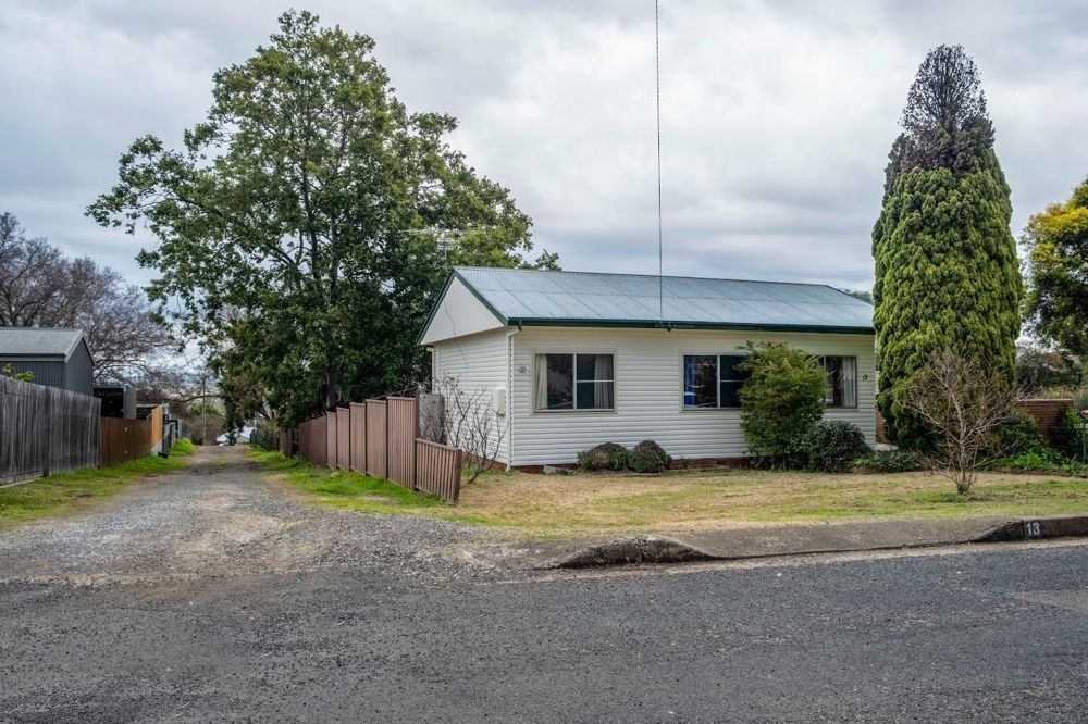 13 Dowell Avenue, Tamworth NSW 2340, Image 0