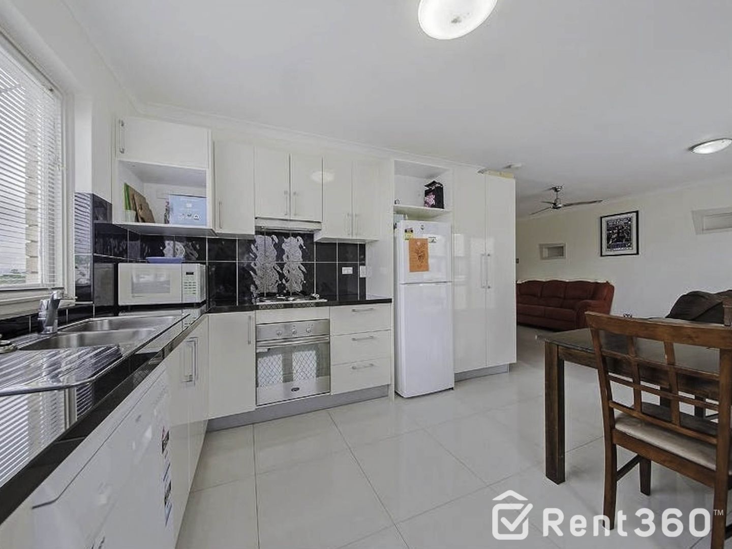 2 bedrooms Apartment / Unit / Flat in 12/170 Old Cleveland Road COORPAROO QLD, 4151
