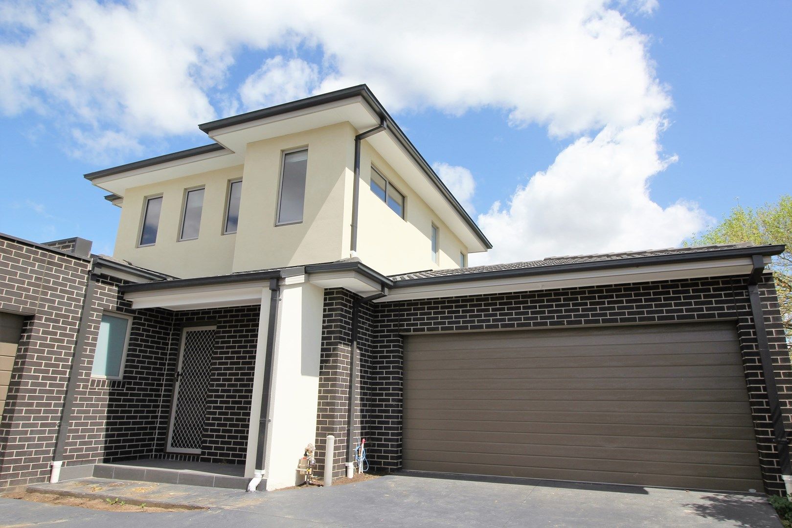 3 bedrooms Townhouse in 2/131 Huntingdale Road OAKLEIGH VIC, 3166