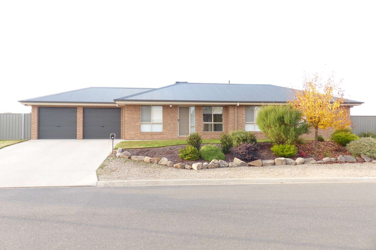 3 bedrooms House in 77 Cambridge Dr THURGOONA NSW, 2640