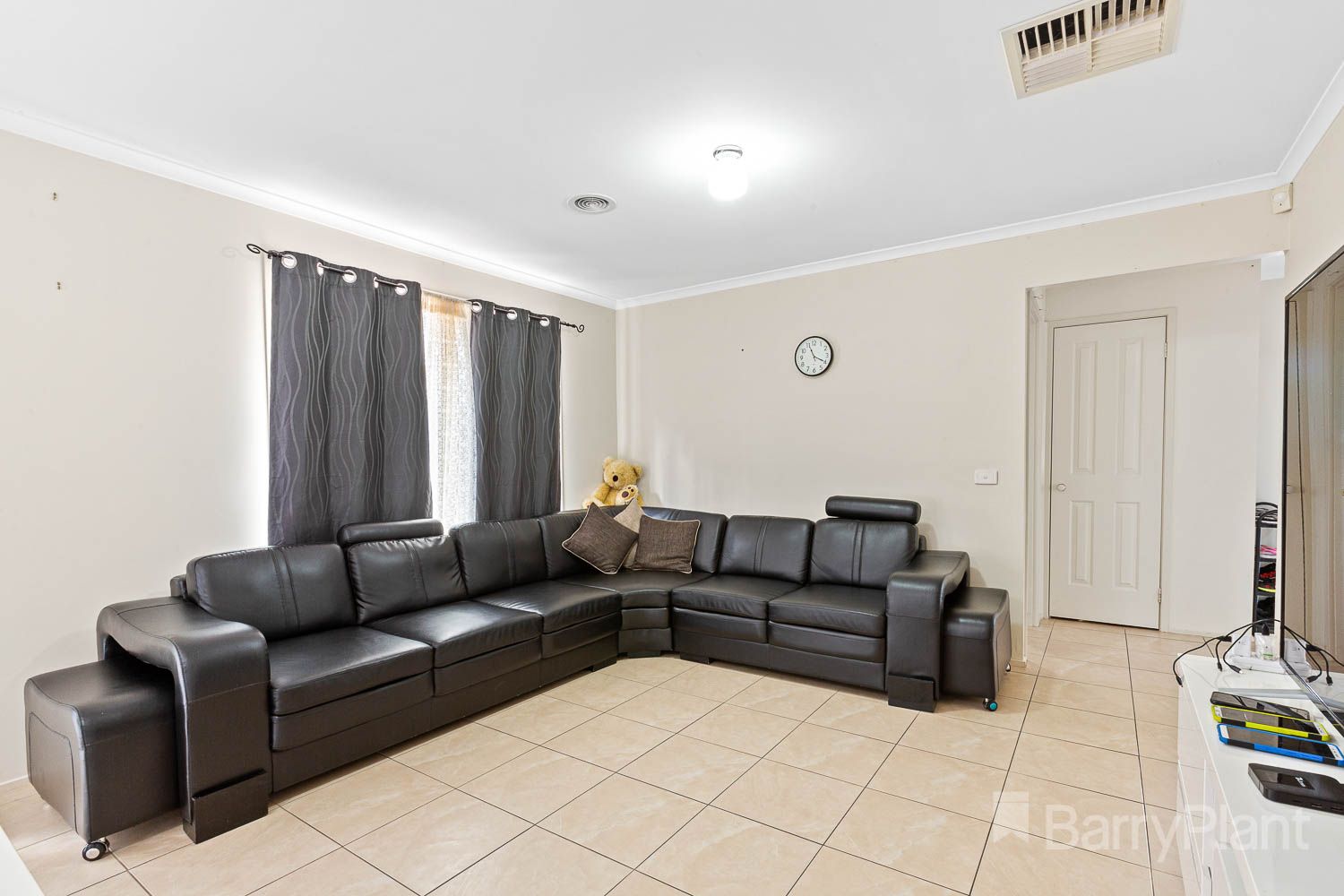 18 Stoneman Turn, Caroline Springs VIC 3023, Image 2