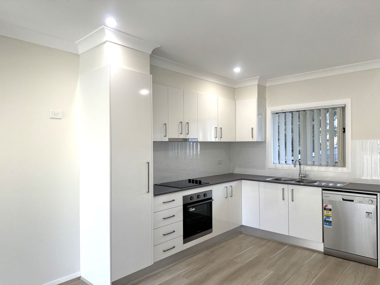 4A Robertson Avenue, Seven Hills NSW 2147 Apartment For Rent 550