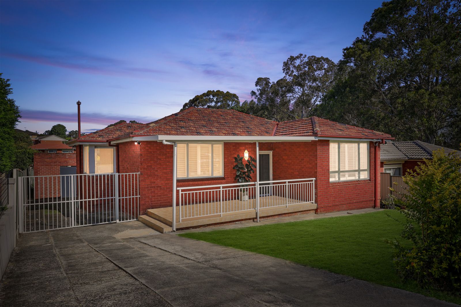 33 Surrey Avenue, Georges Hall NSW 2198, Image 0