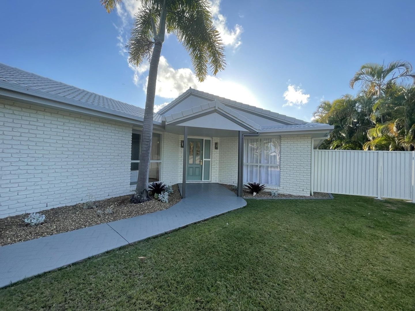 127 Monterey Keys Drive, Helensvale QLD 4212 House For Rent 1,100 Domain