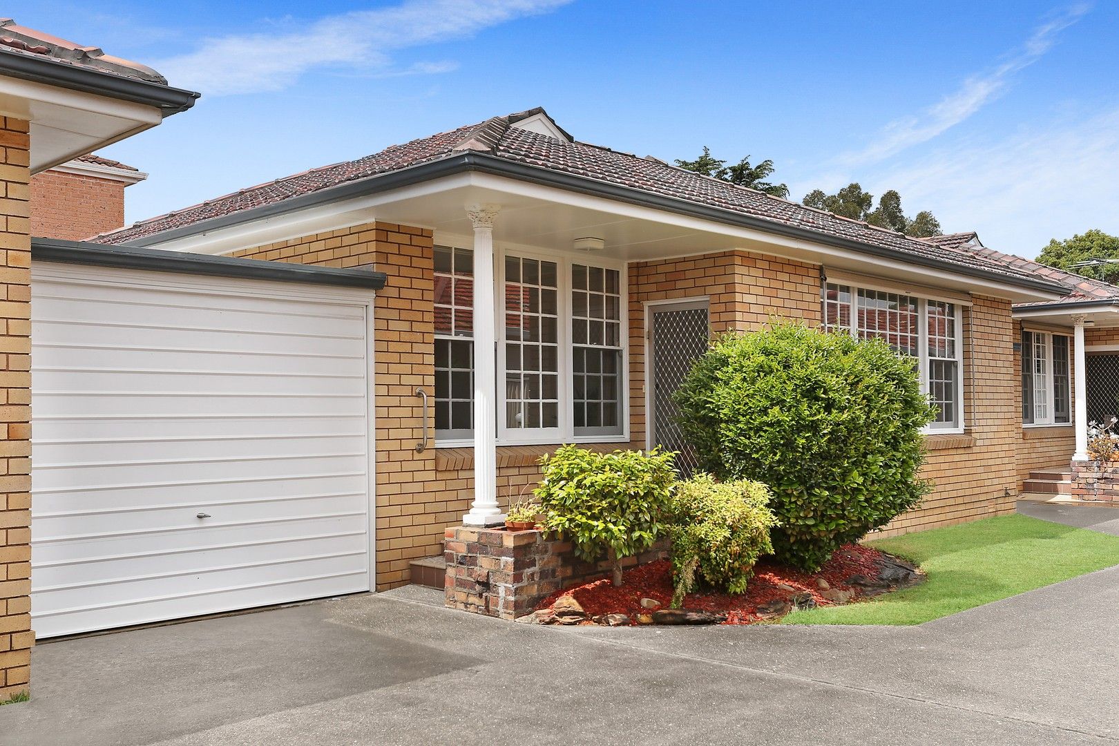 2 bedrooms Villa in 2/17 Solander Street MONTEREY NSW, 2217