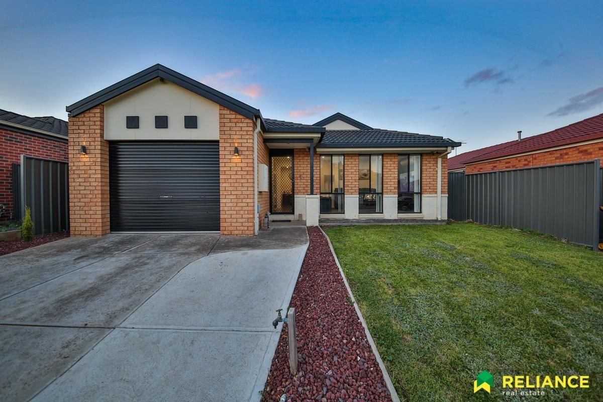 18 Maculata Place, Manor Lakes VIC 3024, Image 2