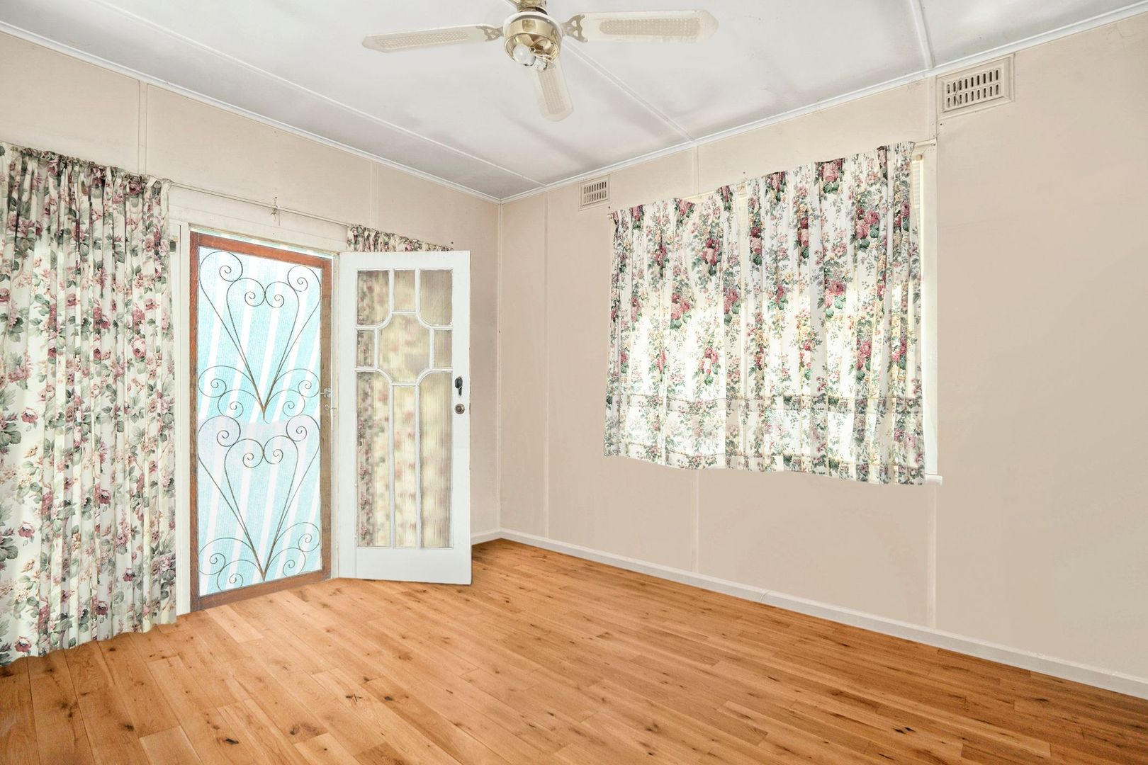 10-12 Britannia Street, Reids Flat NSW 2586, Image 2