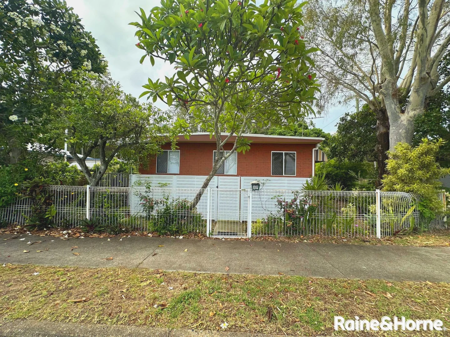 27 Slade Esplanade, Slade Point QLD 4740