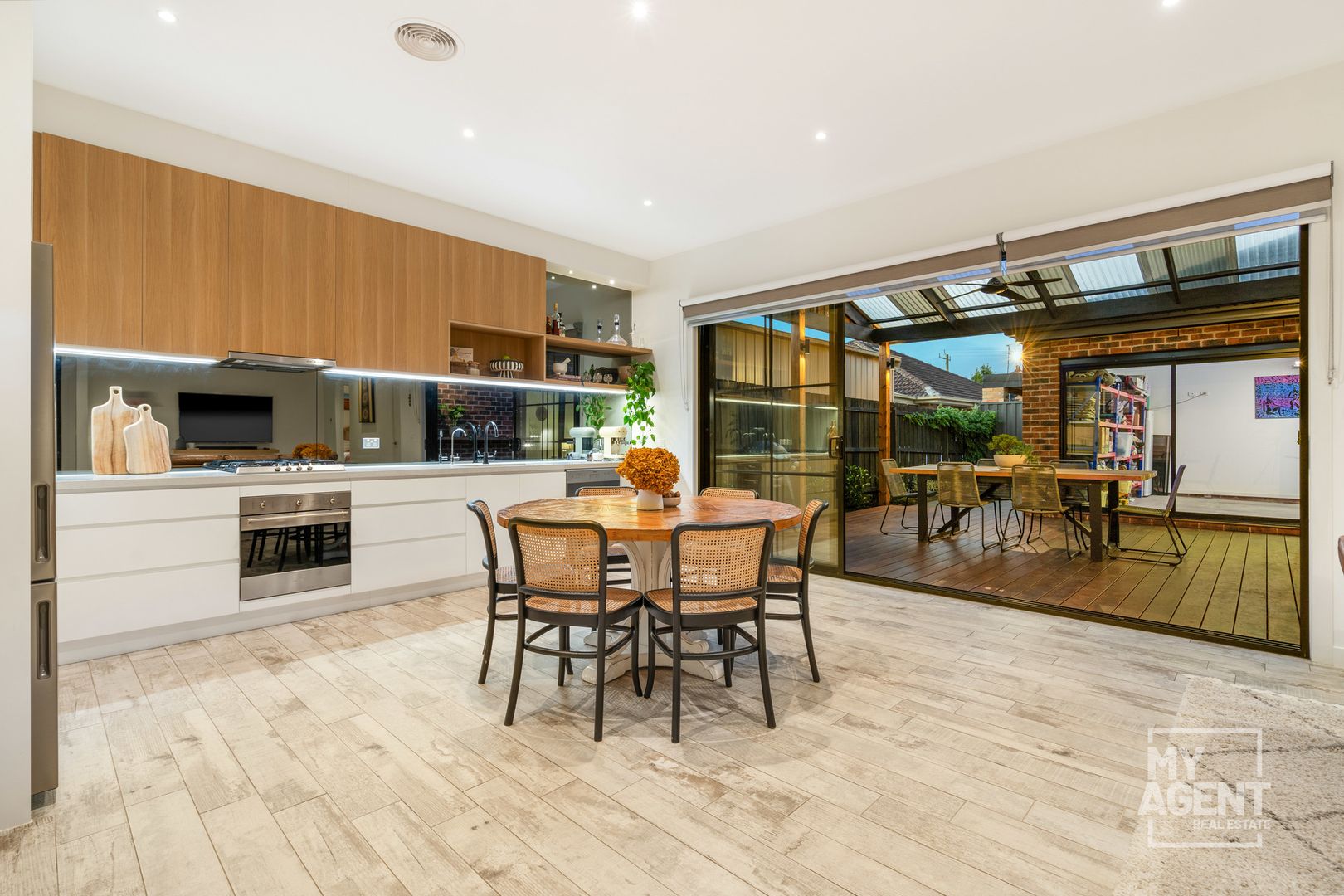 2/3 Thackeray Road, Reservoir VIC 3073, Image 1