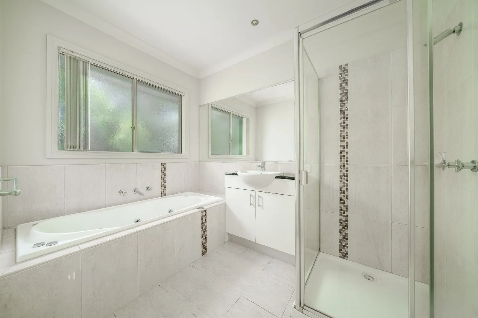 Additional image 6 of 2/2B Minaki Avenue, Doncaster East VIC 3109