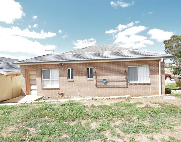 1A St Helens Close, West Hoxton NSW 2171