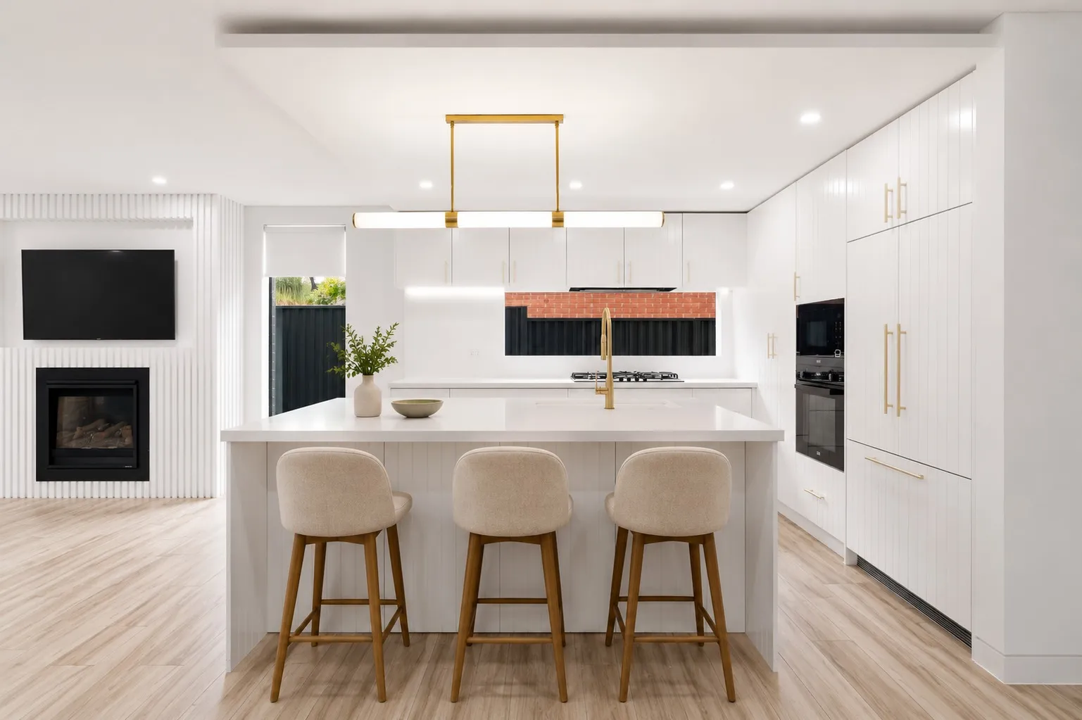 Luxury Duplex With Designer Finishes, Offering Exceptional Entertaining – pohled 2