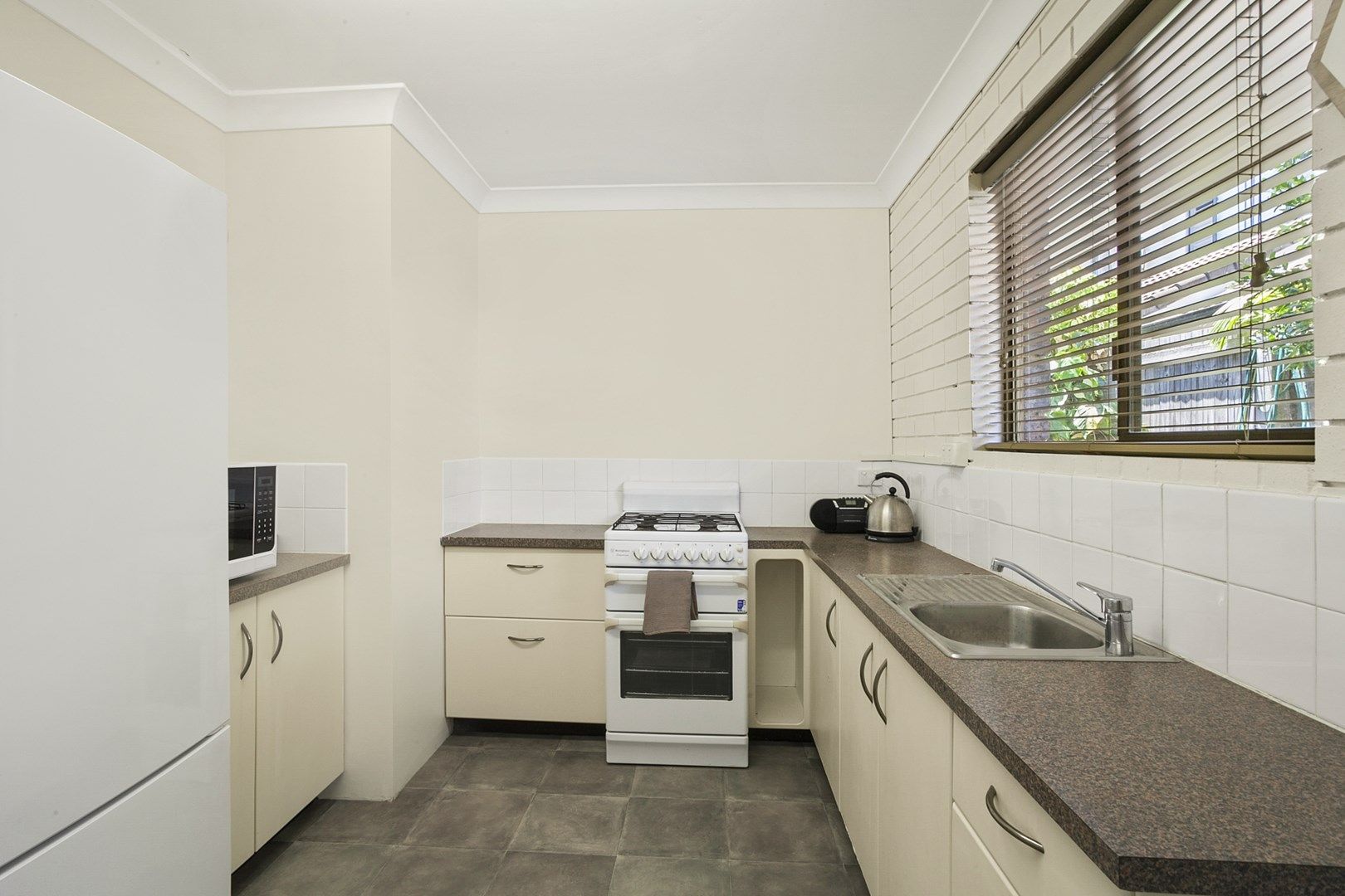 2/130 Oxley Avenue, Woody Point QLD 4019, Image 1