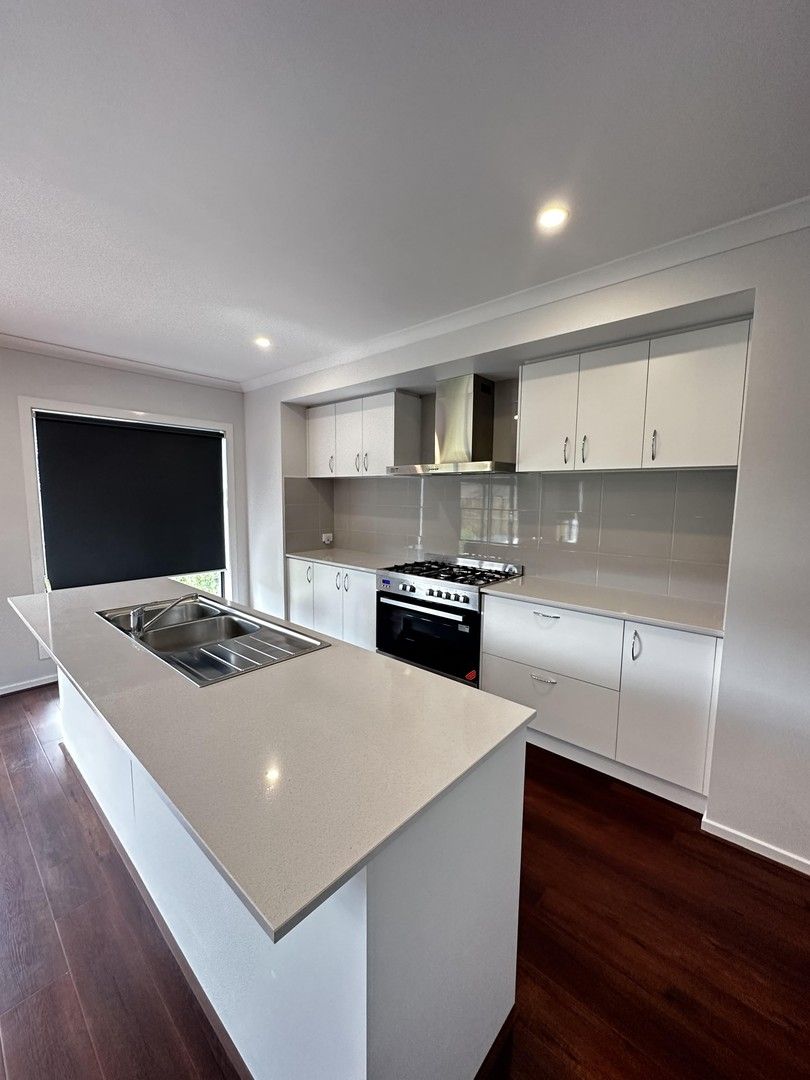4 bedrooms House in 9 Kangaroo Crescent AINTREE VIC, 3336