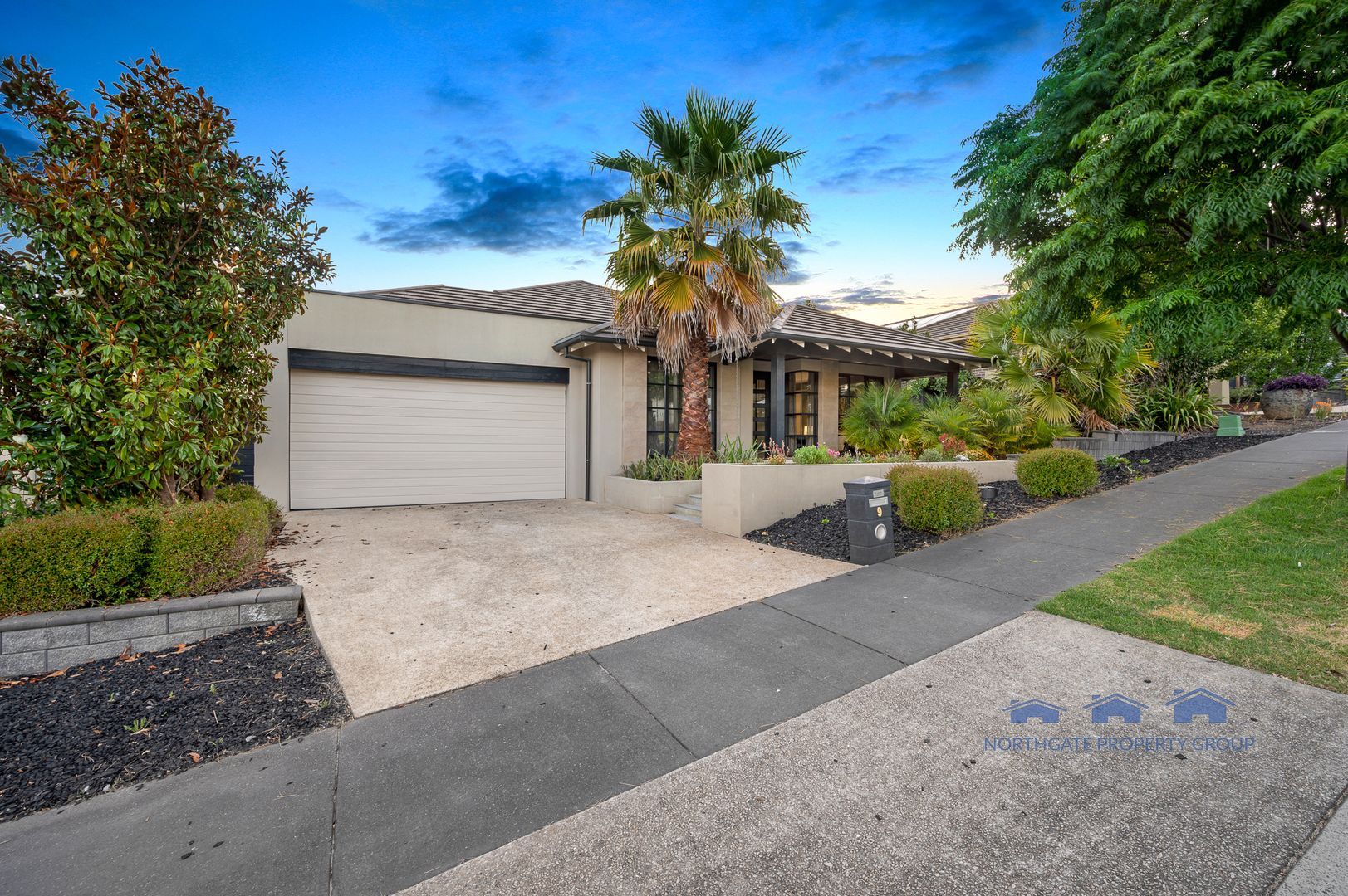 9 Bluestone Drive, Mount Barke Property History & Address Research