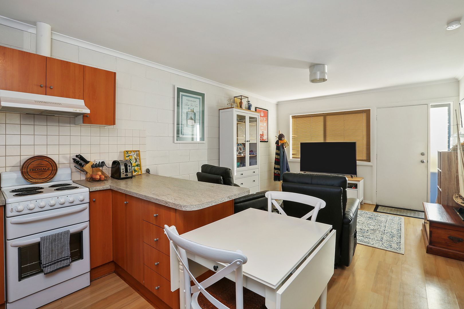 5/16 Stafford Street, Herne Hill VIC 3218, Image 2