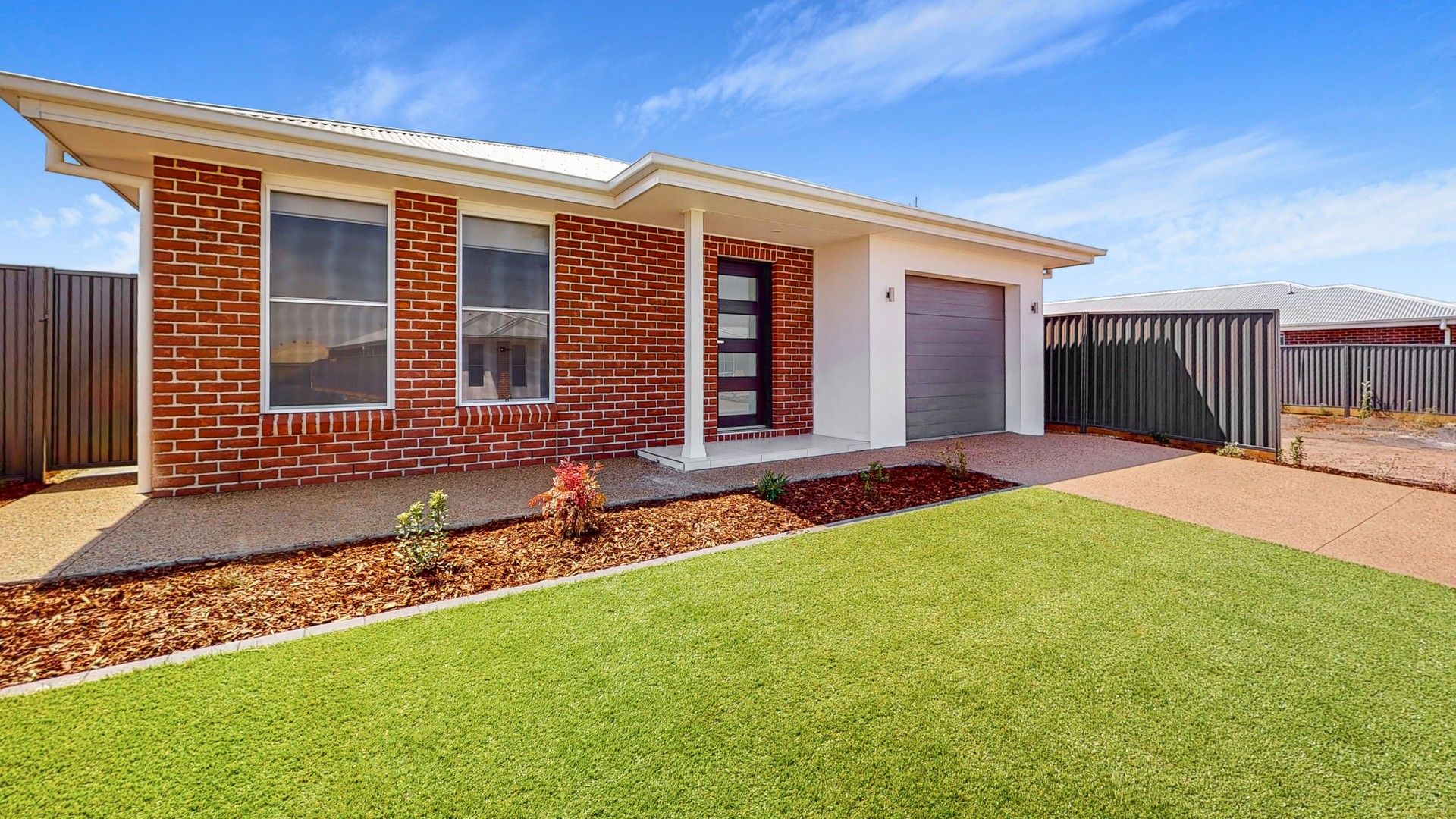 2 bedrooms House in 17 Manchurian Circuit DUBBO NSW, 2830