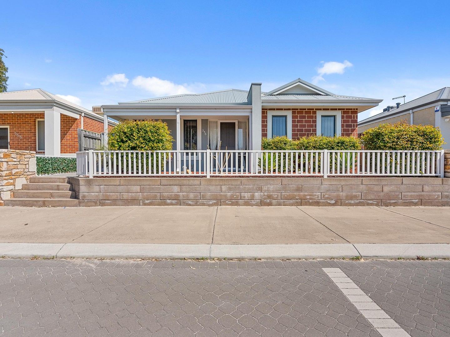 3 bedrooms House in 356 Banrock Drive ELLENBROOK WA, 6069