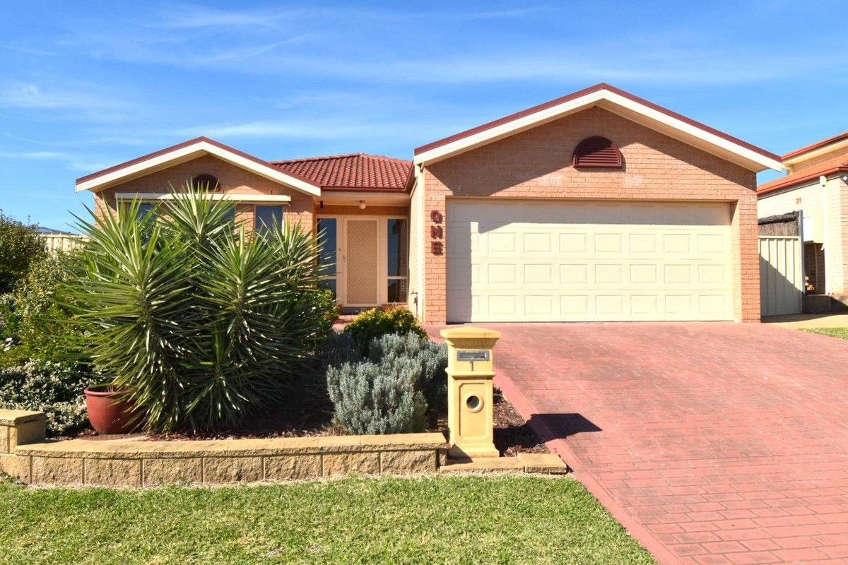 4 bedrooms House in 1 Curtin Place NARELLAN VALE NSW, 2567