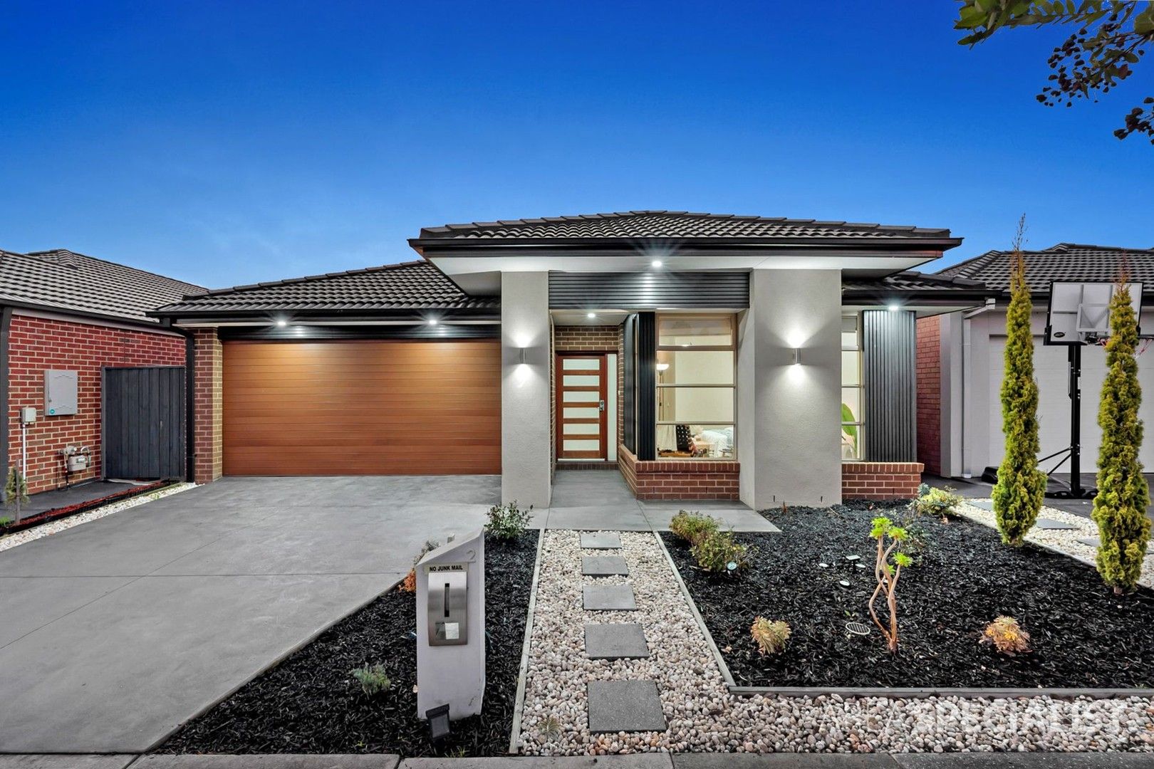 4 bedrooms House in 2 Fairoak Avenue CLYDE NORTH VIC, 3978