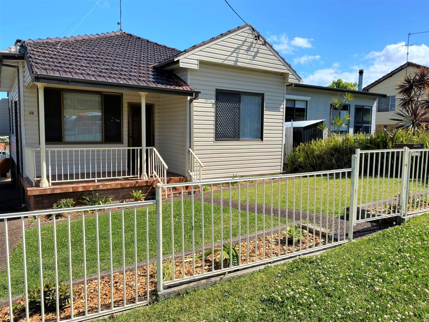 3 bedrooms House in 25 Tennent Road MOUNT HUTTON NSW, 2290