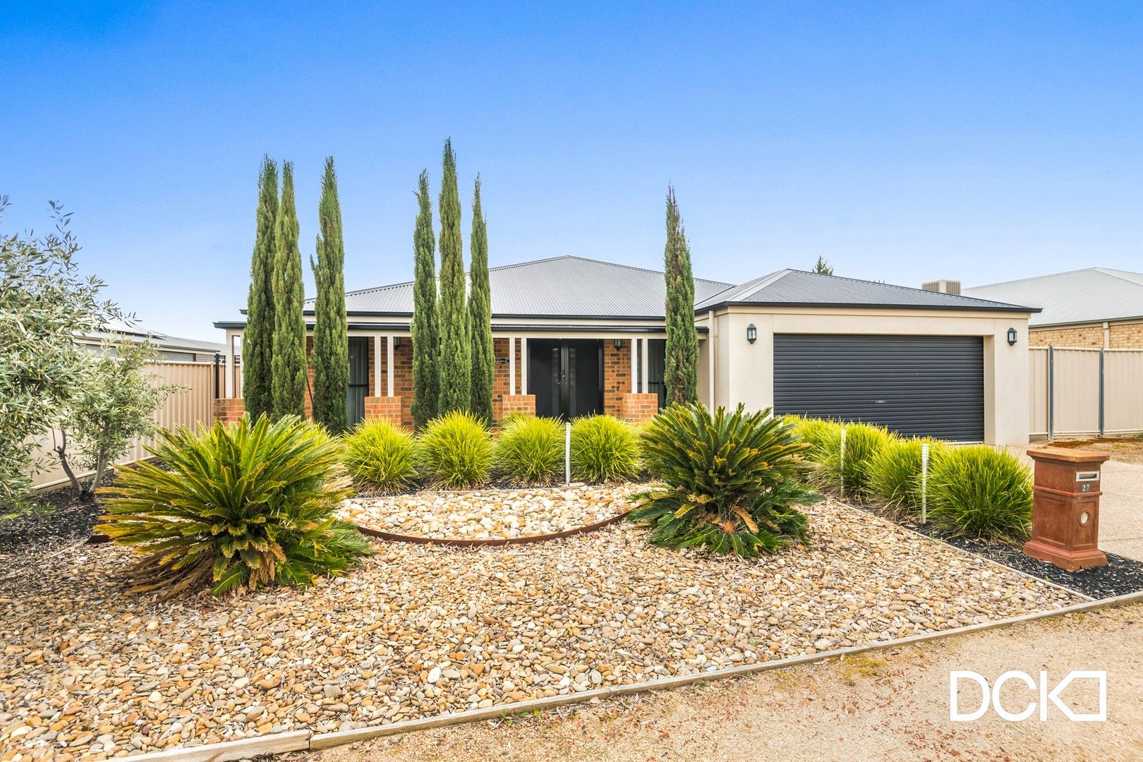 4 bedrooms House in 27 Regent  Street STRATHFIELDSAYE VIC, 3551