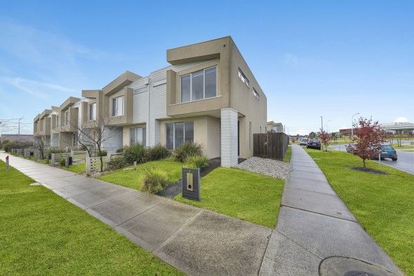 3 bedrooms House in 2 Nanea Path CRANBOURNE VIC, 3977