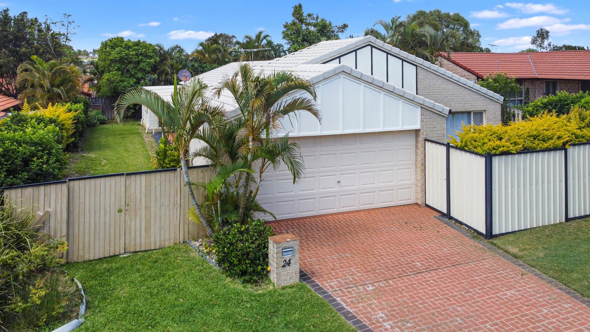 5 bedrooms House in 24 SAMANTHA STREET WYNNUM WEST QLD, 4178