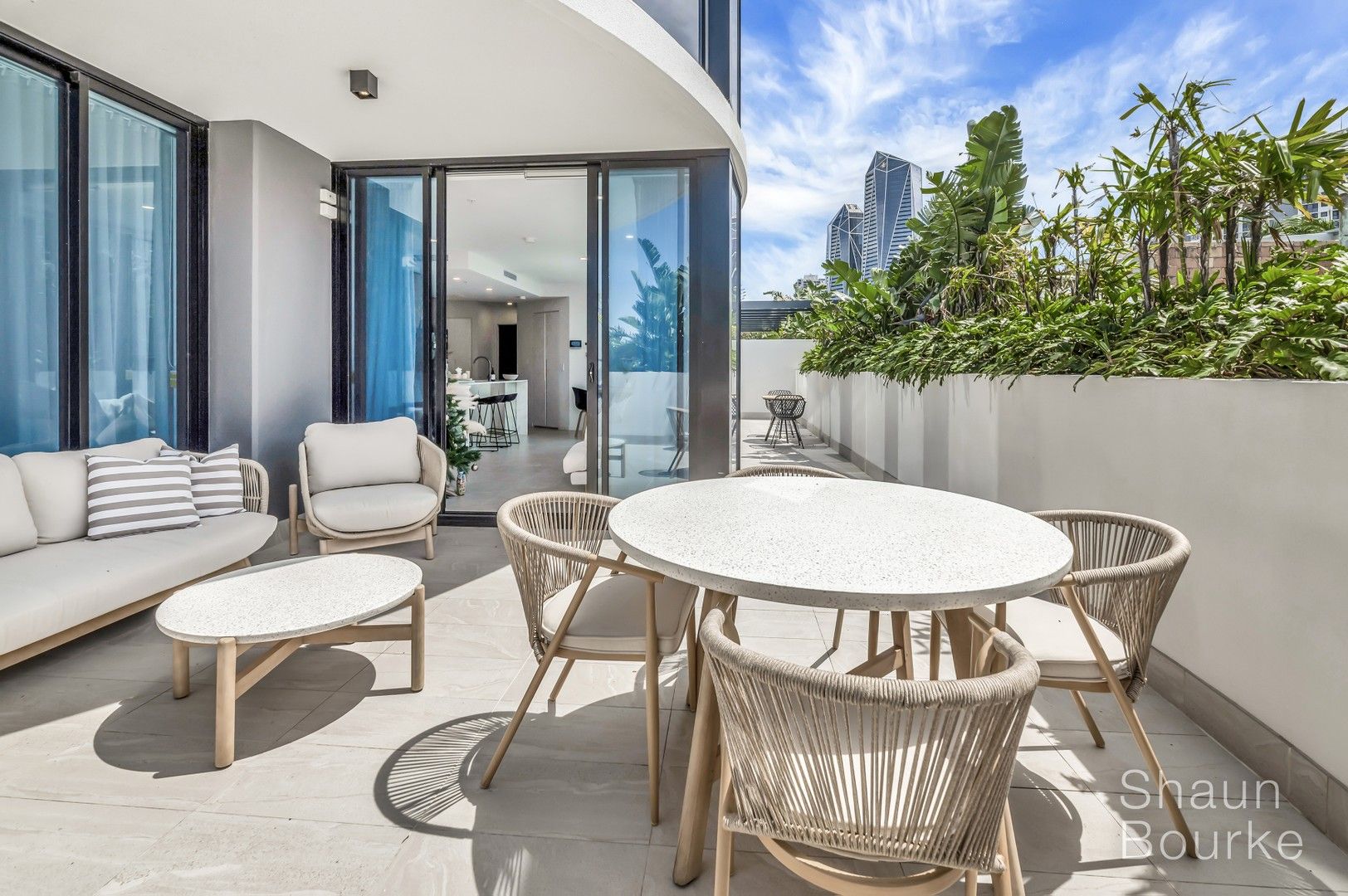 2 bedrooms Apartment / Unit / Flat in 204/28-30 Second Avenue BROADBEACH QLD, 4218