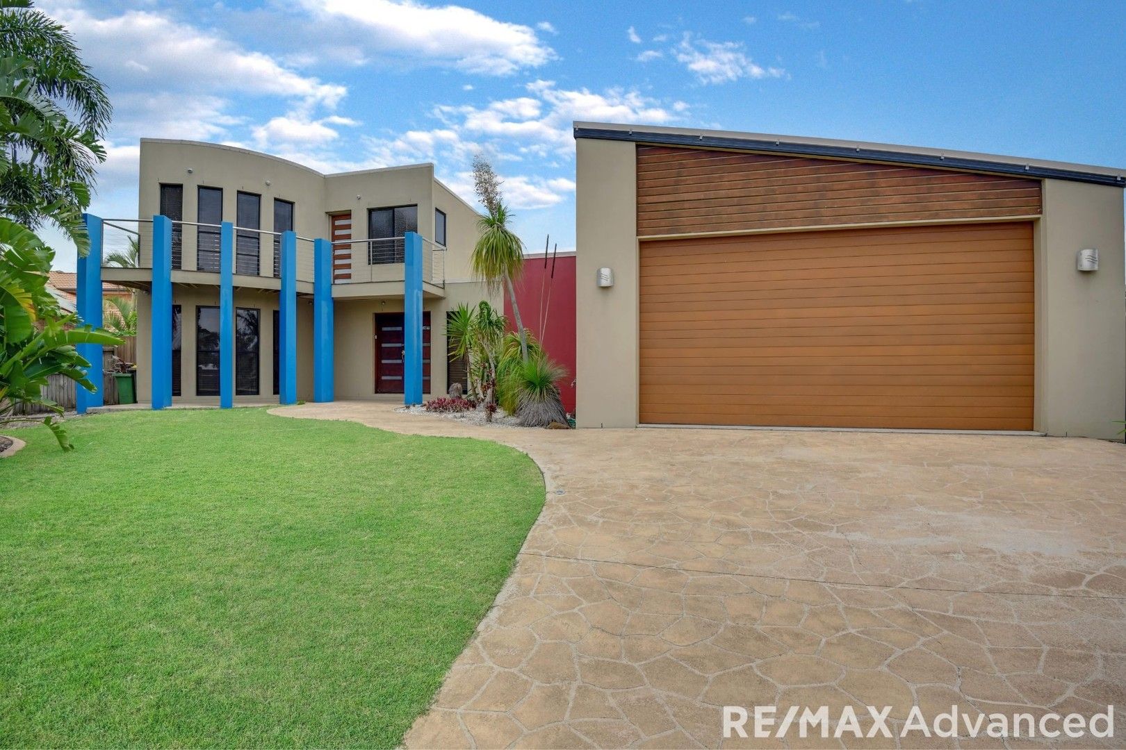 5 bedrooms House in 48 Voyagers Drive BANKSIA BEACH QLD, 4507
