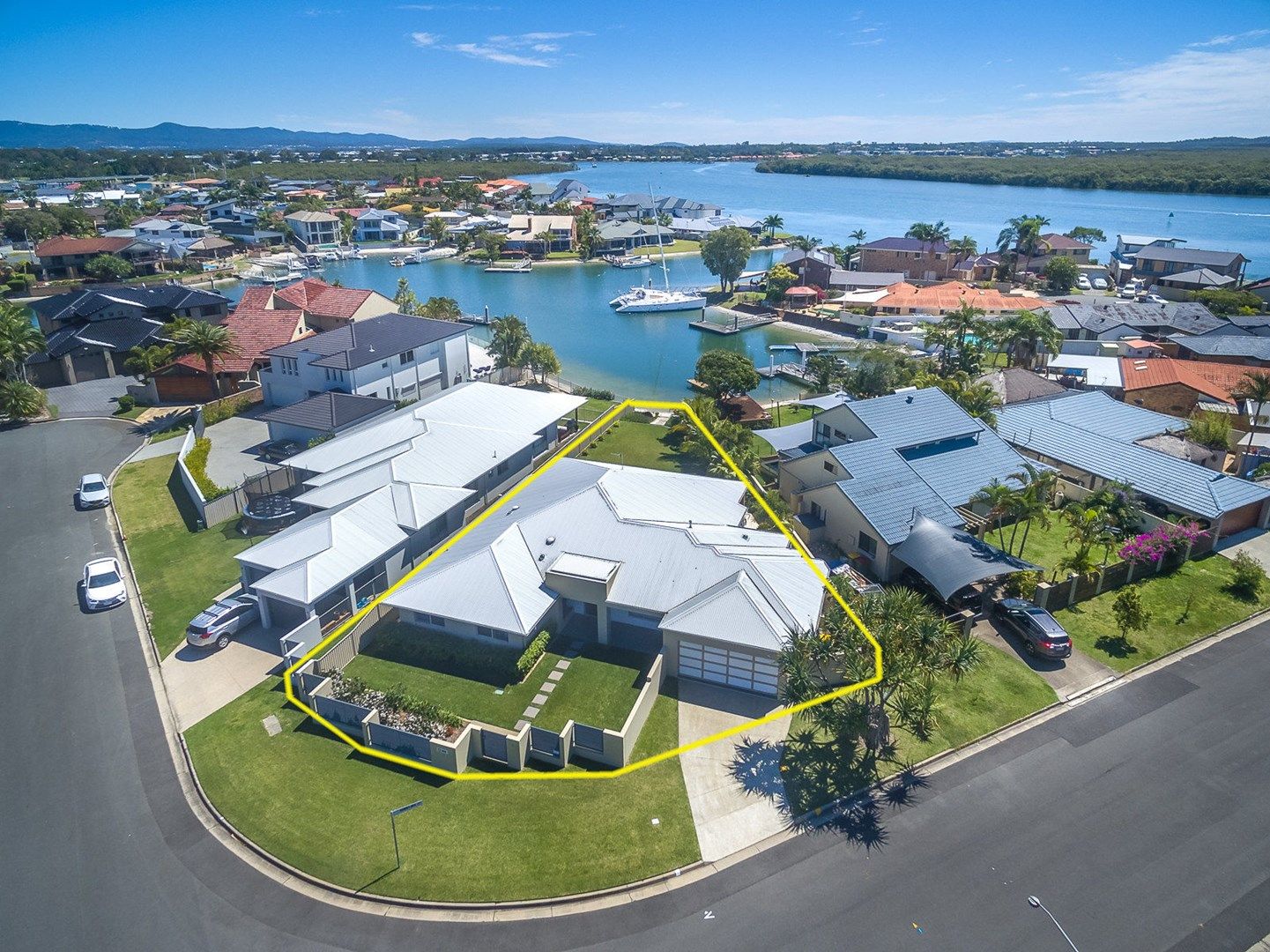 10 Namatjira Street, Paradise Point QLD 4216, Image 0