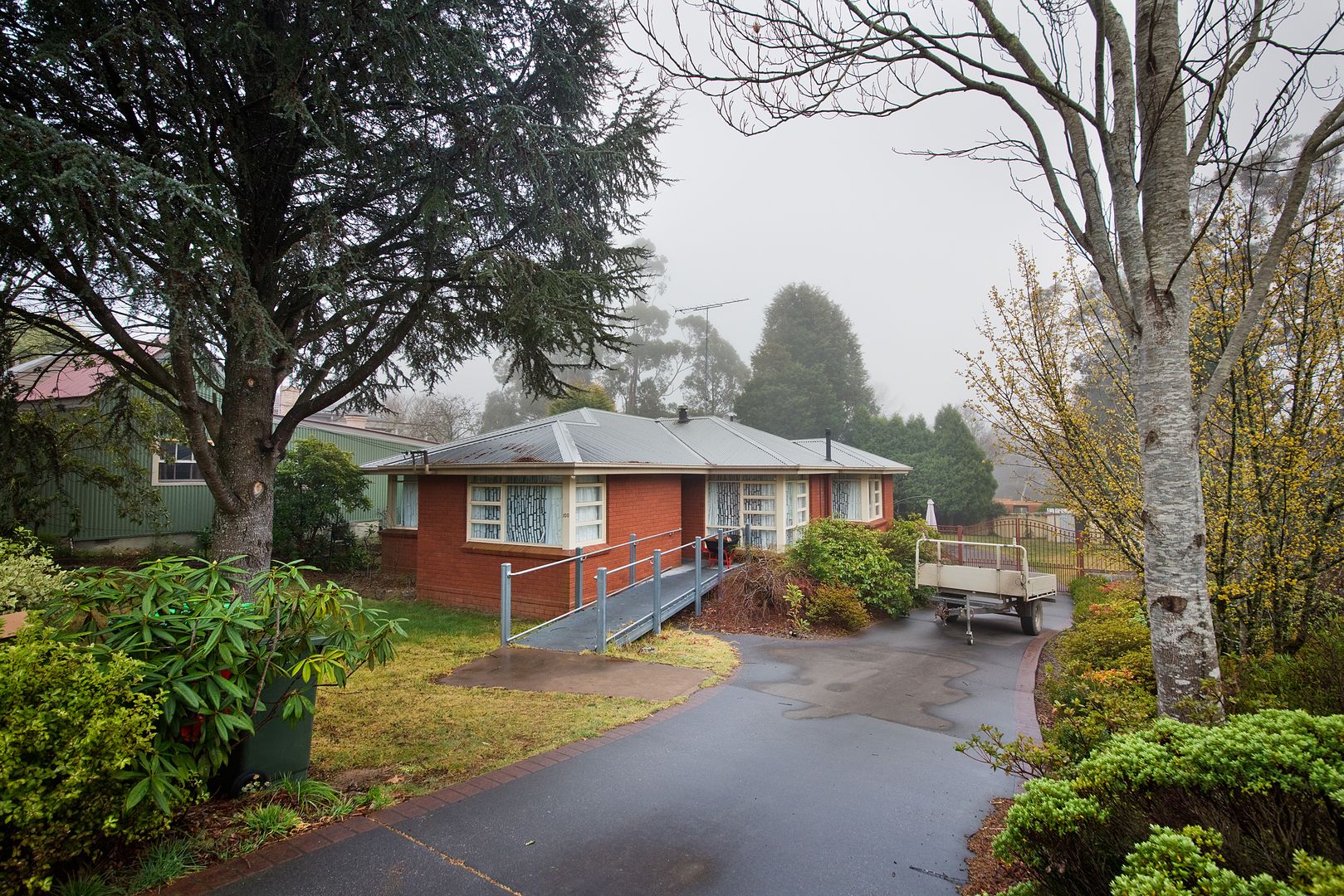 100 Govetts Leap Road, Blackheath Property History & Address Research